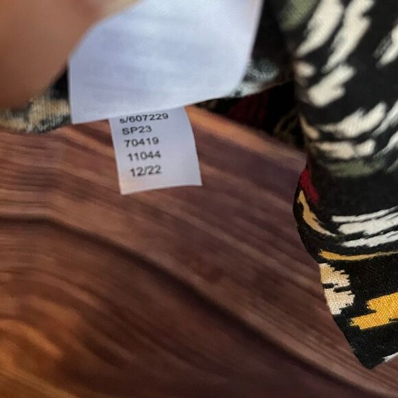 Loft Multicolored Sleeveless Shirt. Size Large. - Picture 7 of 9